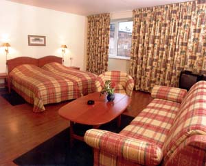 2 person comfort suite and 2 children with garden view, garden, an extra bed, private facilities (bath and shower), and breakfast